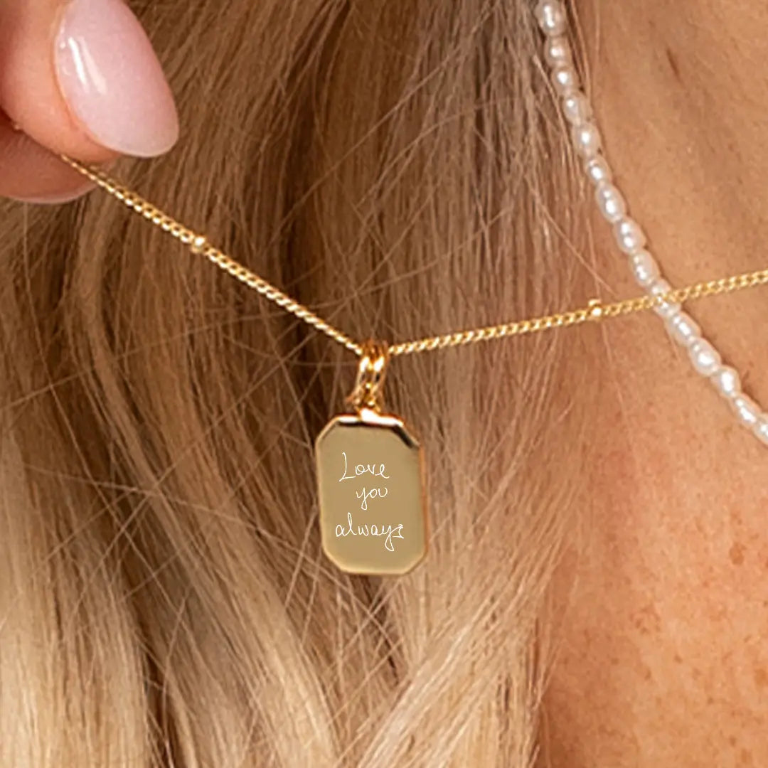 Illustrate Amada Charm