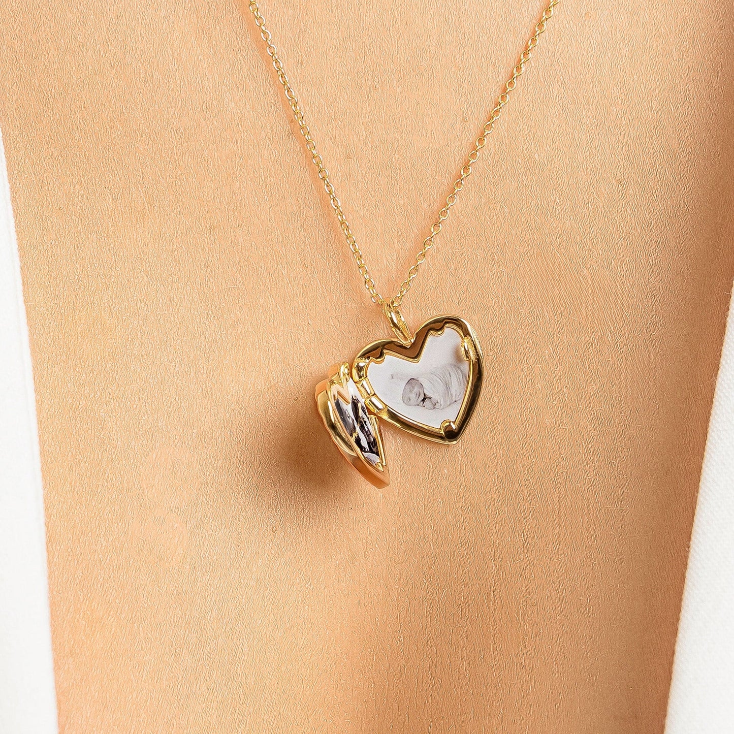 Amata Heart Photo Locket