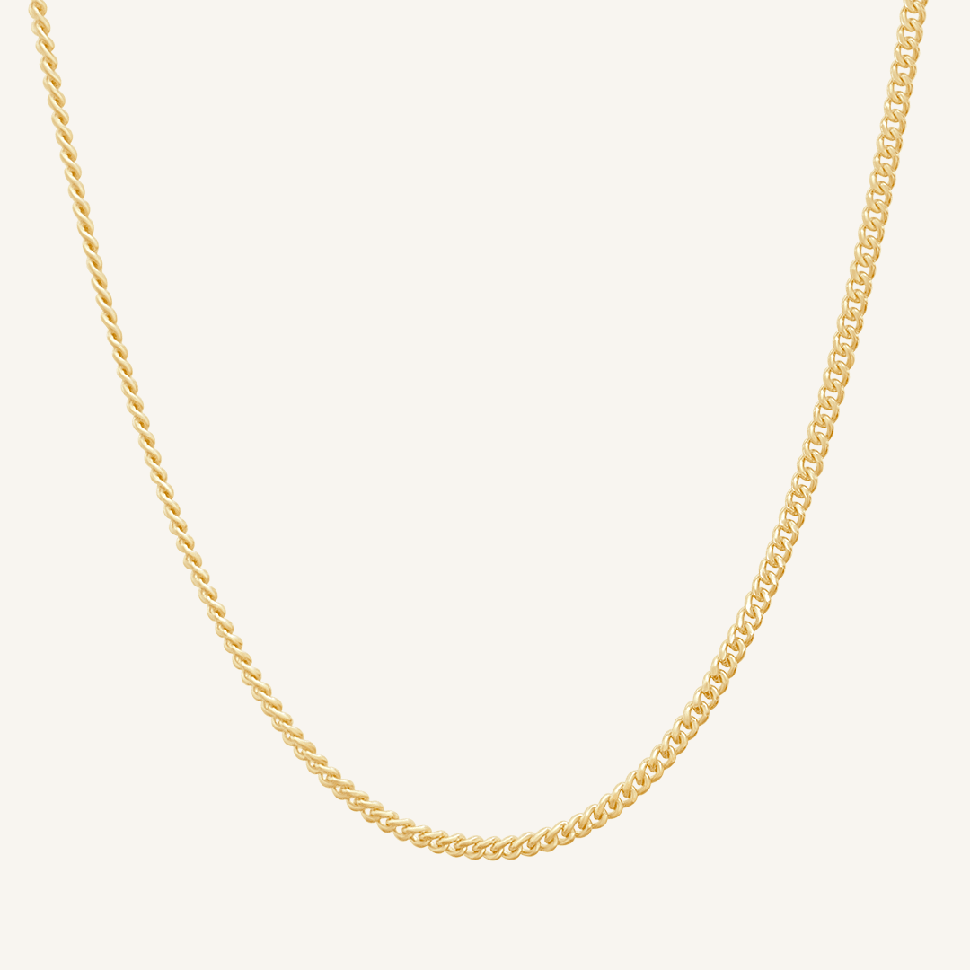 A gold-colored curb chain necklace with a length of 50cm.