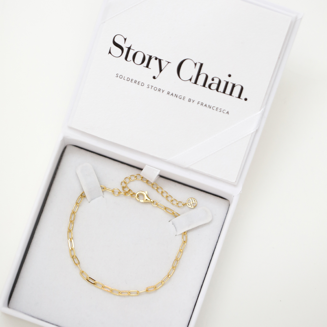 Story chain bracelet in white box