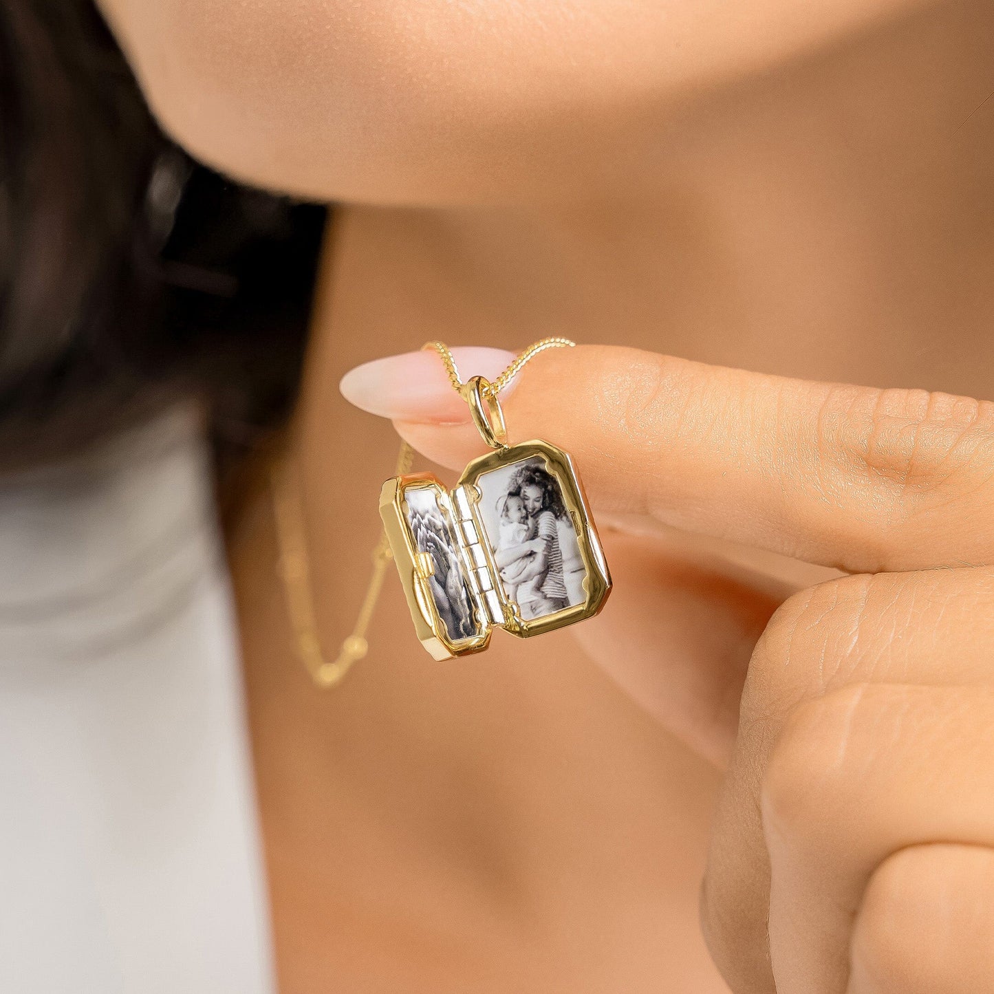 Amata Bevel Photo Locket Necklace