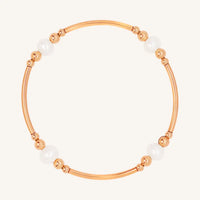 A rose bracelet with natural freshwater pearls, designed with a beaded pattern.